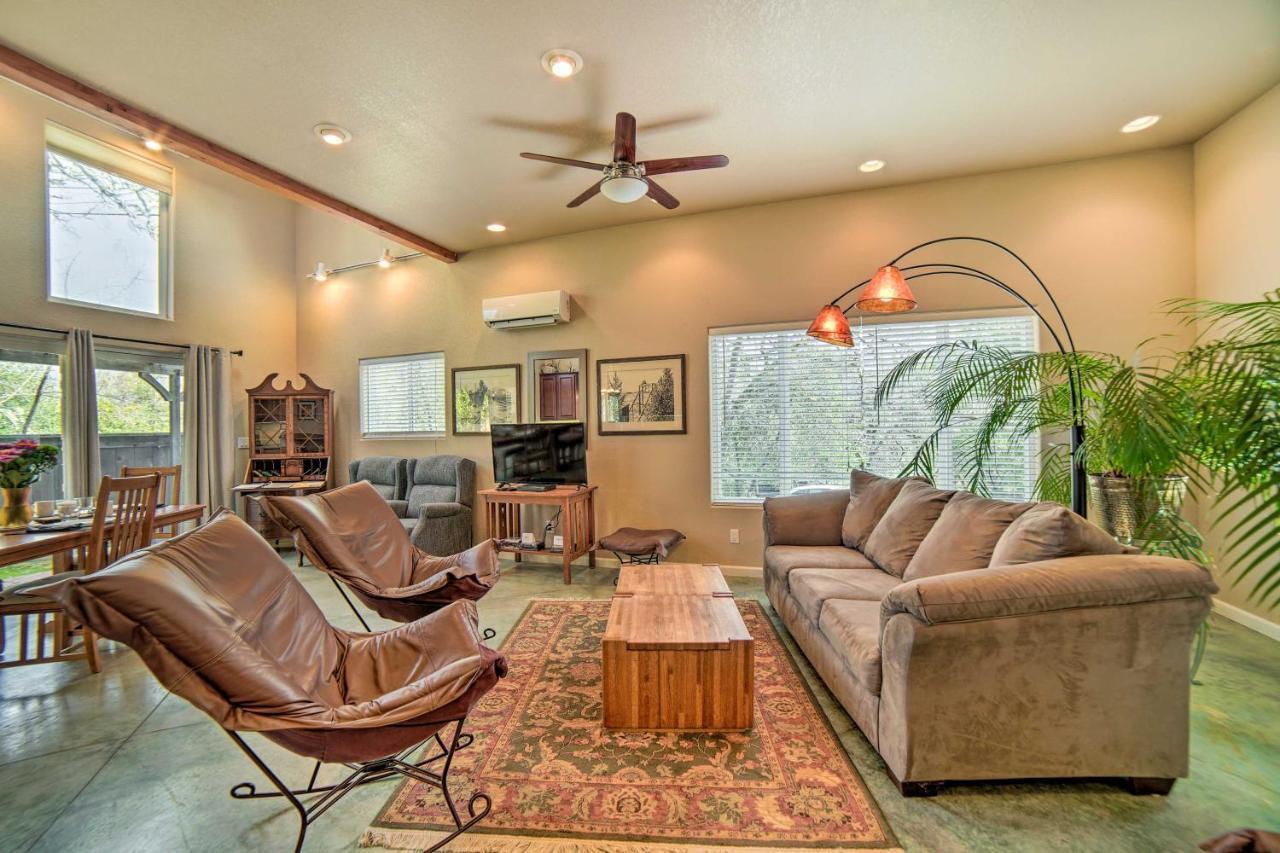 Hilltop Loft Ukiah Vacation Rental! エクステリア 写真